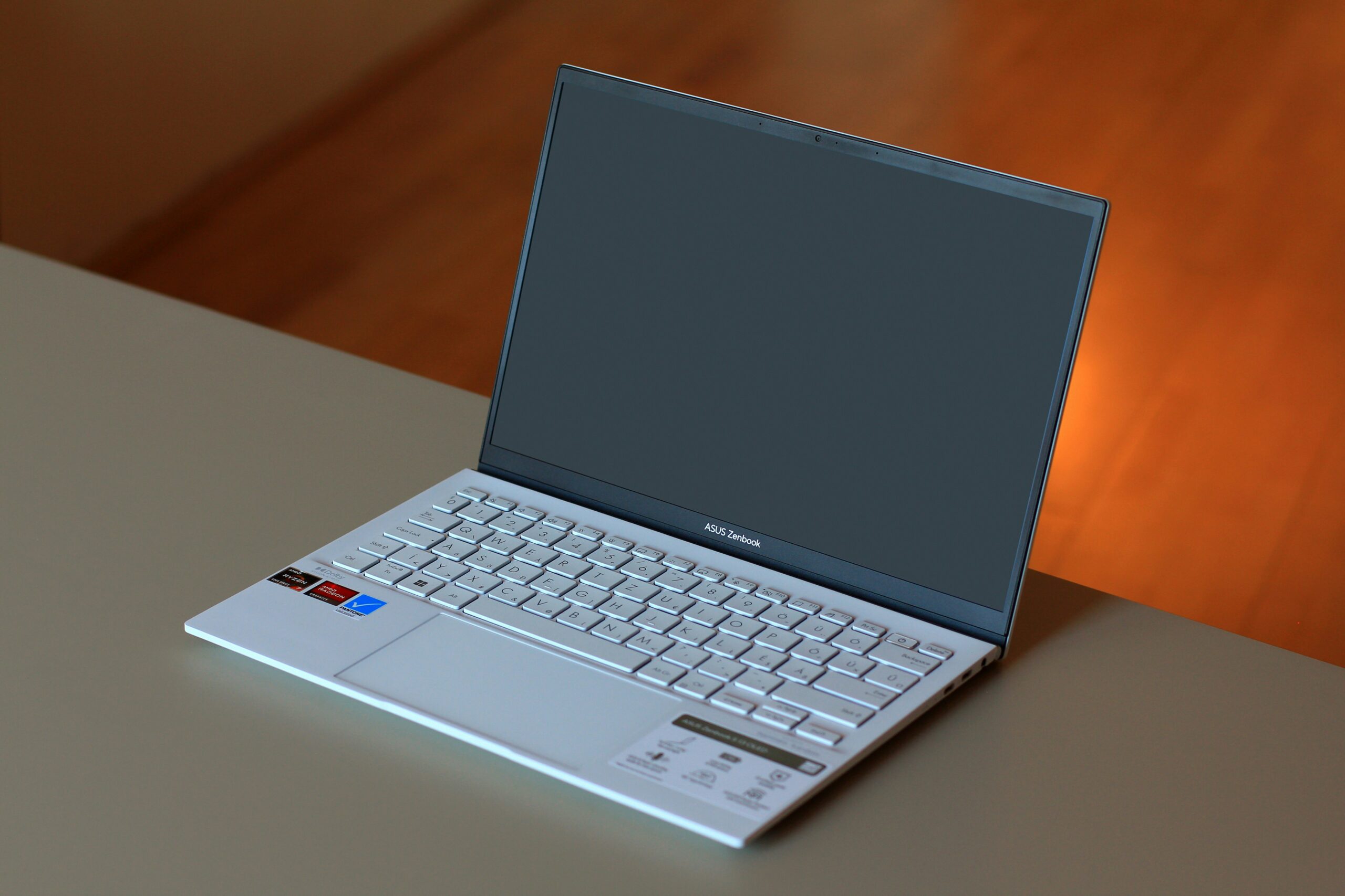 janos-venczak-Nmlhu9fC5mk-unsplash
